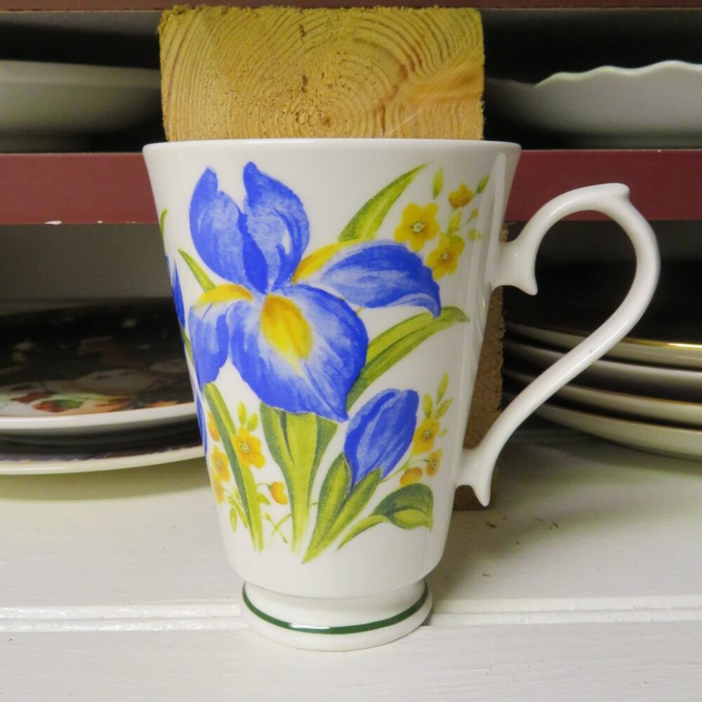 Roy Kirkham Camelot Blue Iris Yellow Flowers Mug Vintage (DK704)